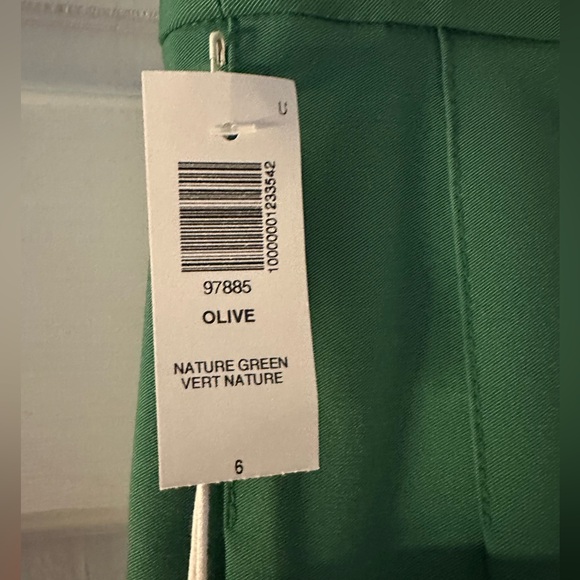 Aritzia Size 6 Skirt! 💚 - Picture 2 of 4